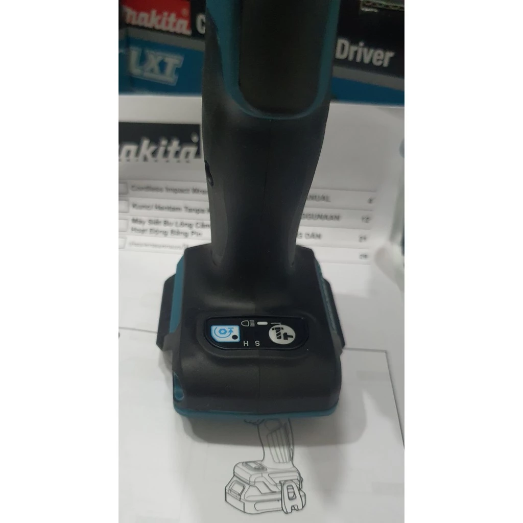 Máy siết bu lông Makita