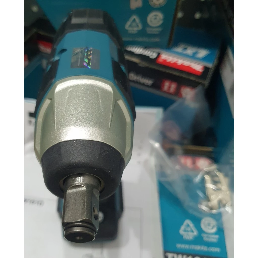 Máy siết bu lông Makita